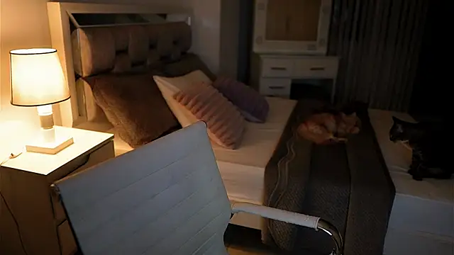 Camilaa bueno online show from November 18, 2025, 11:37 pm