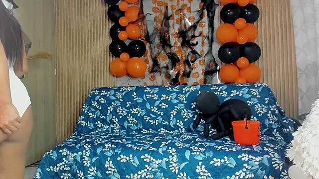 Any topless online show from October 27, 2025, 11:03 am