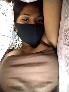 Ayushisharmaa online show from January 1, 2025, 7:43 pm