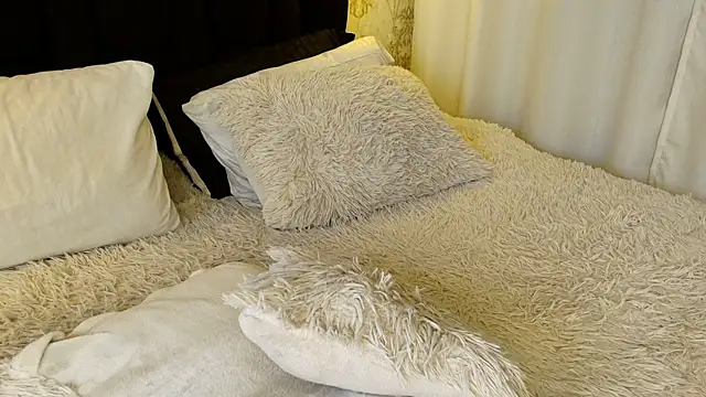 Miah hilton2 online show from April 22, 2026, 2:36 am