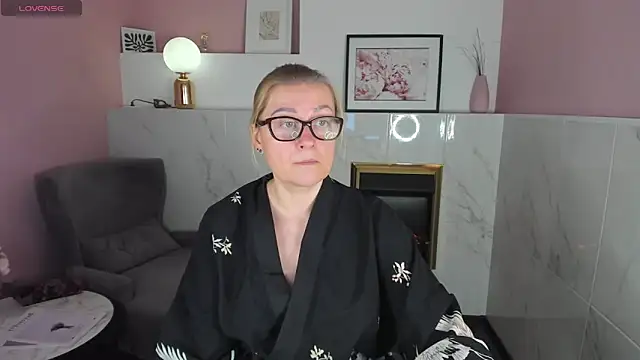 AlexandraKind online show from February 1, 2025, 1:41 pm