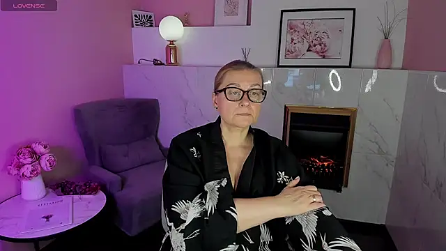 AlexandraKind online show from February 4, 2025, 7:44 pm