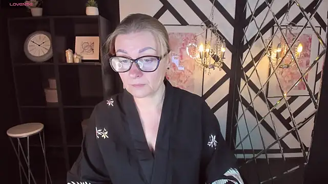 AlexandraKind online show from February 5, 2025, 1:33 pm