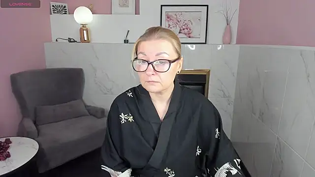 AlexandraKind online show from February 12, 2025, 1:48 pm