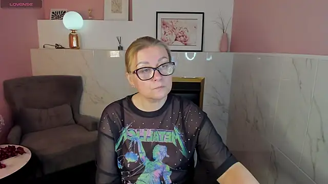 AlexandraKind online show from February 17, 2025, 8:41 am