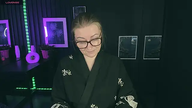 AlexandraKind online show from February 28, 2025, 1:47 pm