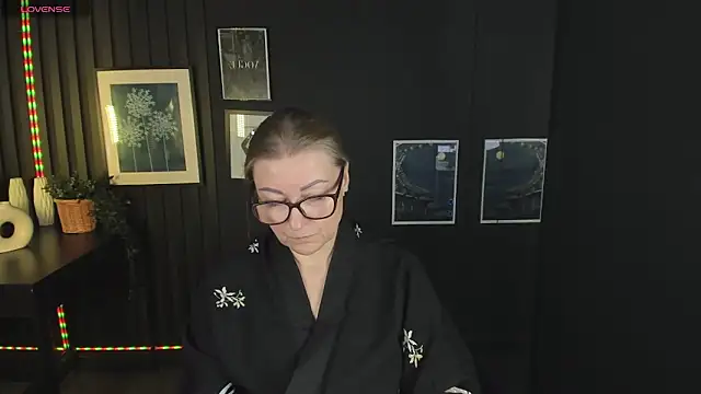 AlexandraKind online show from March 7, 2025, 12:04 am