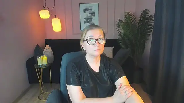 AlexandraKind online show from March 17, 2025, 7:58 pm