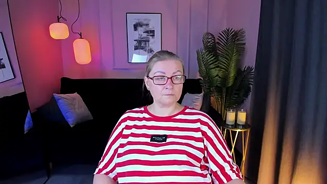 AlexandraKind online show from September 10, 2025, 1:44 pm