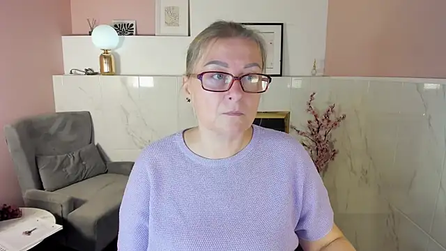 AlexandraKind online show from September 19, 2025, 1:34 pm