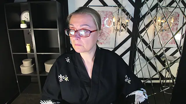 AlexandraKind online show from October 1, 2025, 1:39 pm