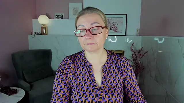 AlexandraKind online show from October 11, 2025, 1:42 pm