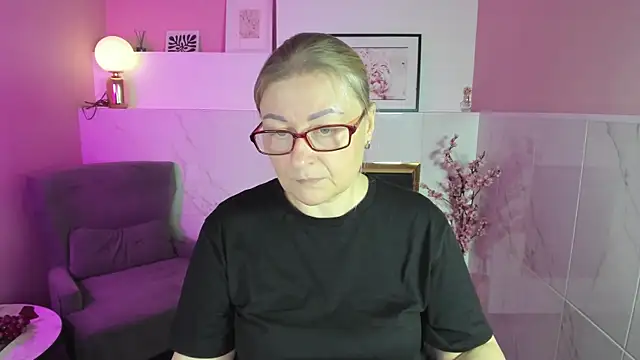 AlexandraKind online show from November 7, 2025, 8:31 pm