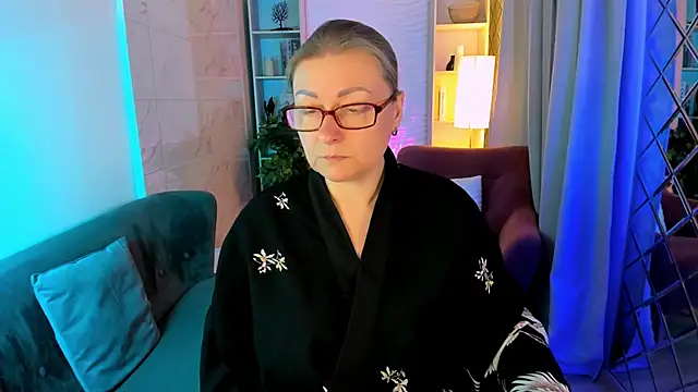 AlexandraKind online show from November 20, 2025, 8:52 pm