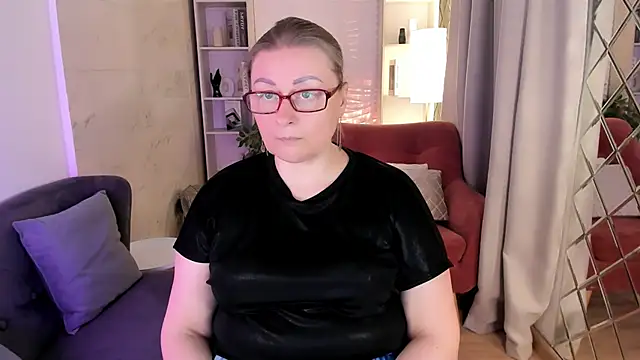 AlexandraKind online show from February 3, 2026, 8:36 pm