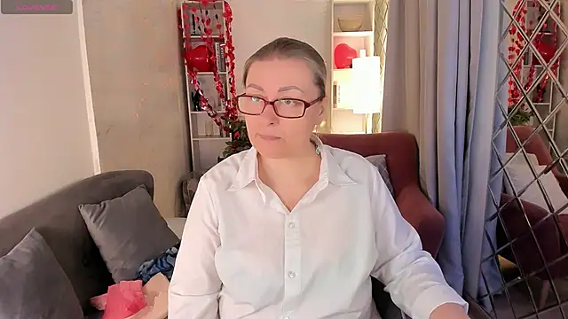 AlexandraKind online show from February 22, 2026, 9:02 pm