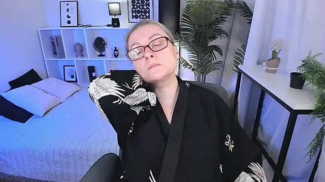 AlexandraKind online show from March 4, 2026, 8:37 pm