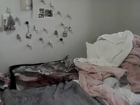 housewife shantie online show from December 5, 2025, 12:58 pm