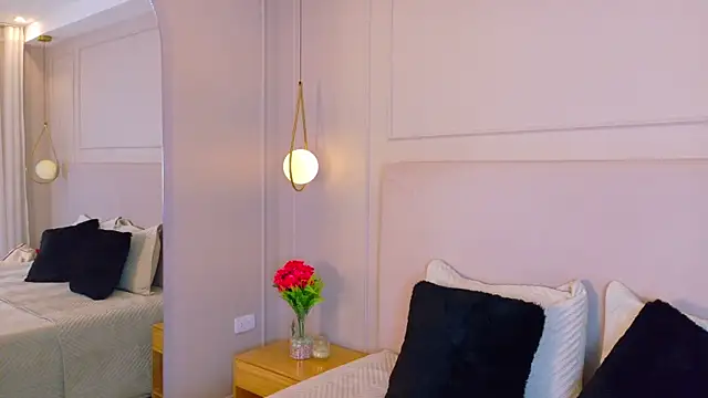 EymiCuper online show from September 19, 2025, 7:25 pm