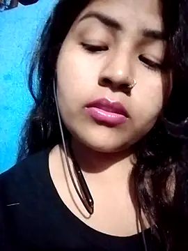 Love-Veronica online show from February 3, 2026, 6:13 pm