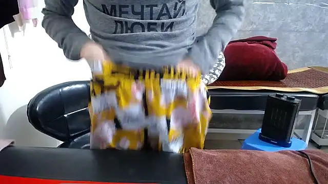 HotQueen online show from January 12, 2026, 3:39 pm