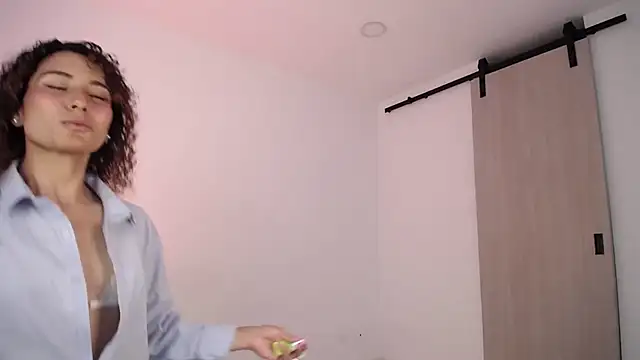 varenkaivanova 22 online show from September 21, 2025, 8:27 am