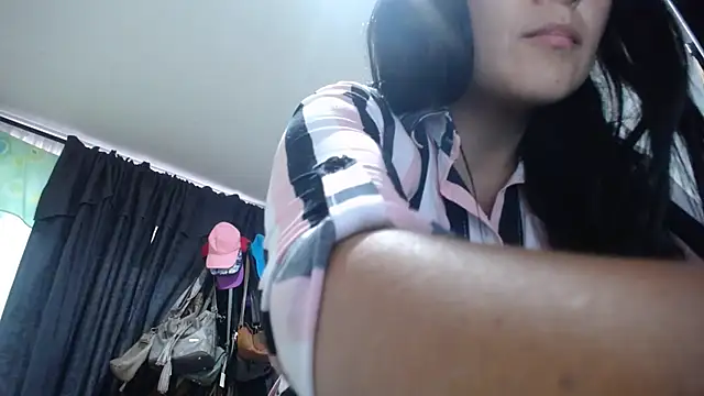 princehermosa44 online show from October 10, 2025, 9:47 pm