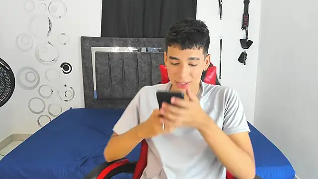 Harry LatinBoy online show from November 19, 2025, 6:30 pm