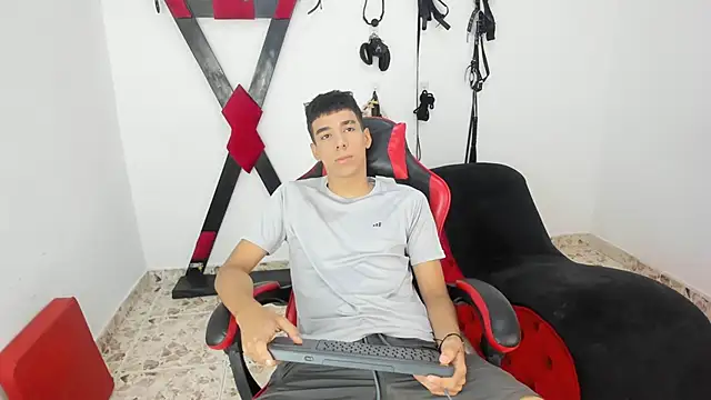 Harry LatinBoy online show from November 23, 2025, 1:11 pm