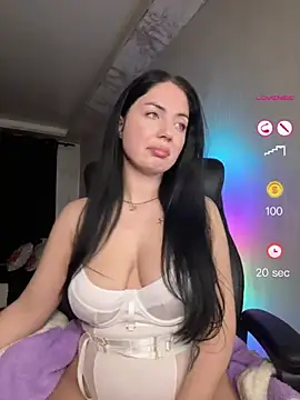 Snapshot of BellaaNoir chatting on April 29, 2026, 7:53 pm BellaaNoir online show from April 29, 2026, 7:53 pm