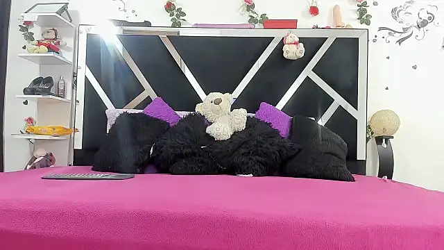 abby eemily online show from November 4, 2025, 12:04 pm