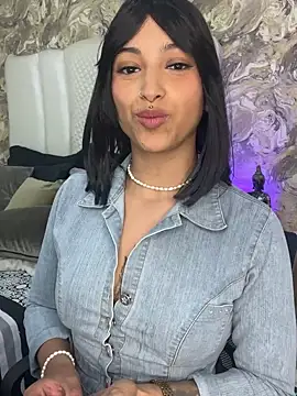 LollaByer online show from February 26, 2025, 9:05 pm