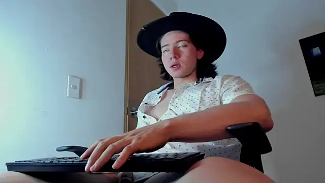 AngelBennet  online show from December 3, 2025, 11:03 pm