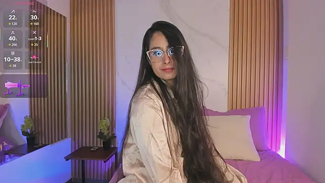 Julia Martinez  online show from March 26, 2026, 11:27 am