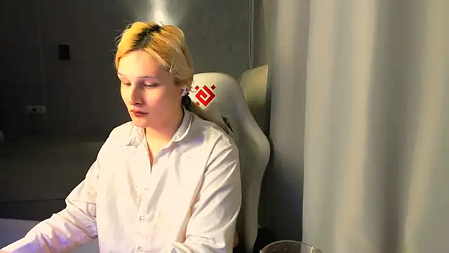 Kleo Godde online show from November 19, 2025, 7:25 pm