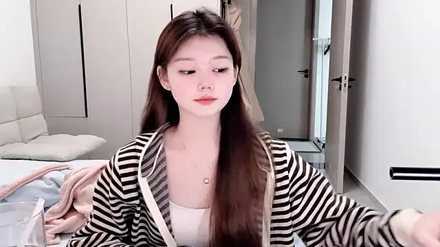 yangyang-1115 online show from October 28, 2025, 5:11 am