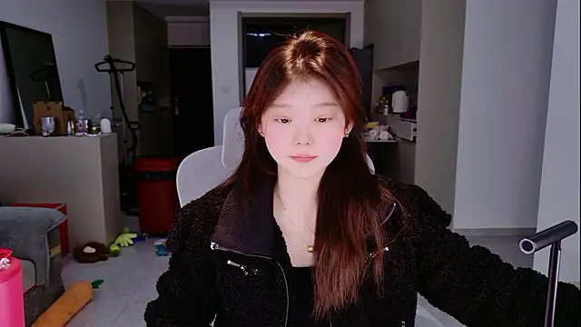 yangyang-1115 online show from December 15, 2025, 4:39 am