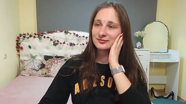 MichelLeee online show from March 13, 2026, 12:12 pm