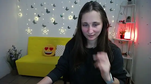 Snapshot of MichelLeee chatting on April 23, 2026, 11:31 am MichelLeee online show from April 23, 2026, 11:31 am