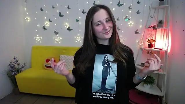 Snapshot of MichelLeee chatting on April 28, 2026, 11:37 am MichelLeee online show from April 28, 2026, 11:37 am