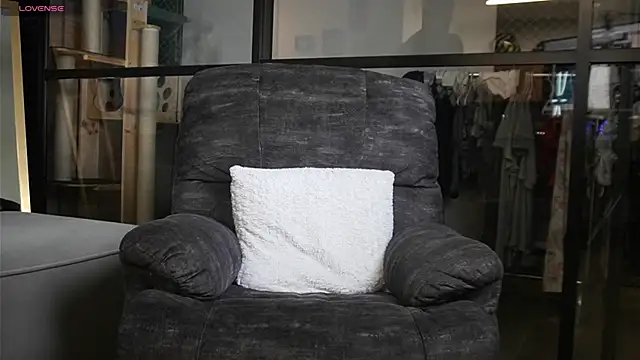 DimitriSullivan  online show from February 2, 2025, 3:10 am