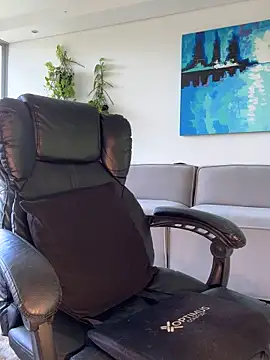 DimitriSullivan  online show from April 20, 2026, 2:42 pm