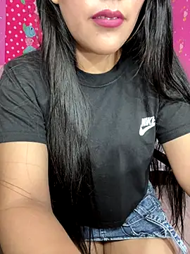 Snapshot of Velyn_18 chatting on December 2, 2025, 5:41 pm Velyn 18 online show from December 2, 2025, 5:41 pm