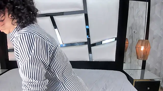 AriannaRussell  online show from March 20, 2025, 1:37 pm