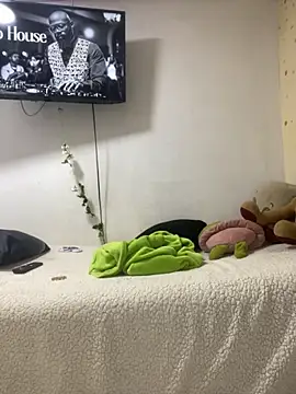 Leyna Kenet online show from October 24, 2025, 2:46 pm