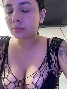 Leyna Kenet online show from April 20, 2026, 9:27 pm