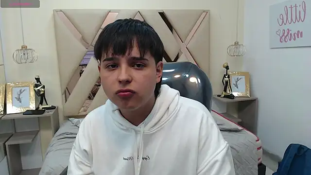 Snapshot of AndrewPherson chatting on January 13, 2025, 2:11 pm AndrewPherson online show from January 13, 2025, 2:11 pm