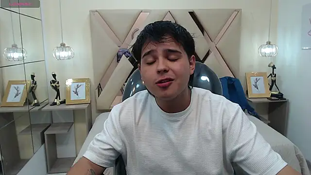 Snapshot of AndrewPherson chatting on January 25, 2025, 12:58 pm AndrewPherson online show from January 25, 2025, 12:58 pm