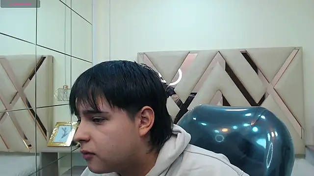 Snapshot of AndrewPherson chatting on January 28, 2025, 1:27 pm AndrewPherson online show from January 28, 2025, 1:27 pm