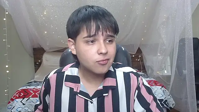 Snapshot of AndrewPherson chatting on February 6, 2025, 12:16 pm AndrewPherson online show from February 6, 2025, 12:16 pm